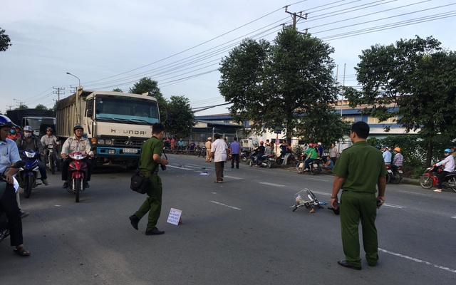 Tông thương vong 2 mẹ con đang dắt xe đạp qua đường, tài xế ô tô rồ ga bỏ trốn lúc rạng sáng