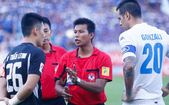 Đuổi trọng tài nước ngoài đi, hoặc "ngoại hóa" toàn phần bóng đá Việt Nam