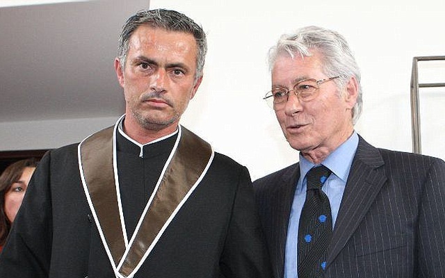Mourinho nhận tin cực buồn về gia đình trong kỳ nghỉ ở Bồ Đào Nha