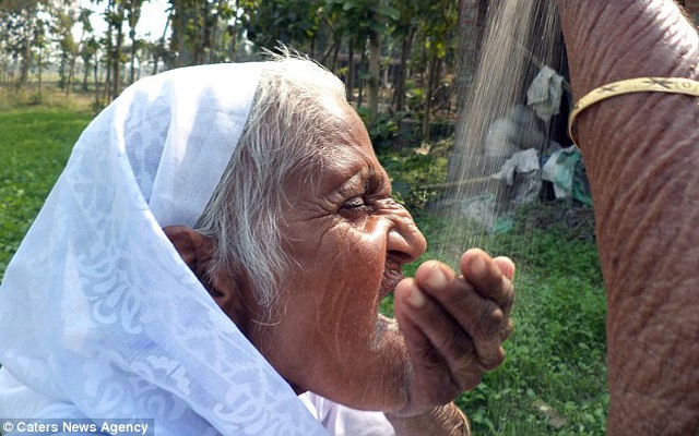 Hơn 60 năm ăn cát và cái kết làm nhiều người không tin vào tai mình của bà cụ gần 80 tuổi