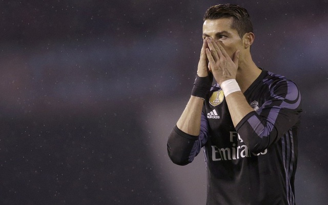 Ronaldo lập siêu phẩm, Real Madrid vẫn chính thức mất cúp đầu tiên