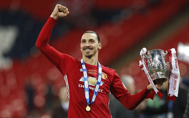 Chơi trò cút bắt, Ibrahimovic đưa Man United đăng quang trong nỗi lo thót tim