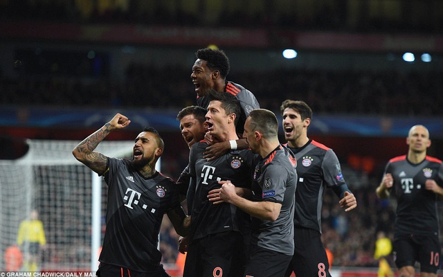 Nhận 10 "cái tát" của Bayern, Arsenal cúi gằm mặt rời Champions League
