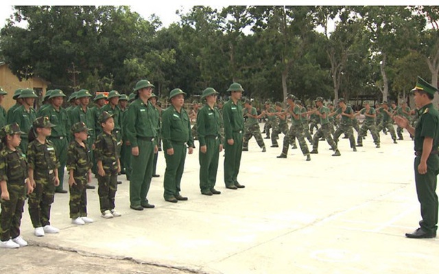 Đánh tráo tân binh sinh đôi để về nhà cưới vợ