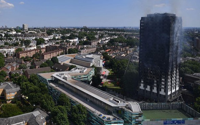 Cháy lớn ở Anh: 12 người thiệt mạng, công tác cứu hộ diễn ra ít nhất trong 24 giờ tới