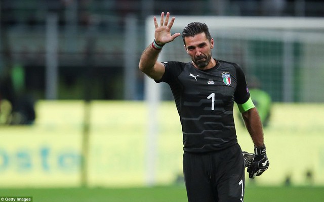 Italia mất vé dự World Cup 2018: Buffon khóc trong đau đớn, De Rossi điên tiết mắng HLV