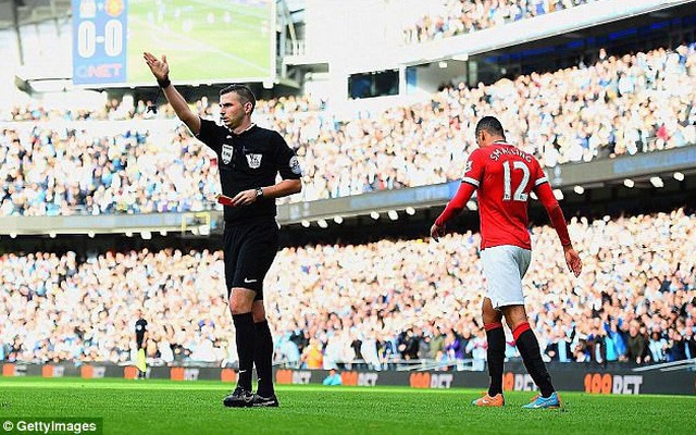 Quyền sinh sát tại derby Manchester được trao vào tay "hung thần" của Man United