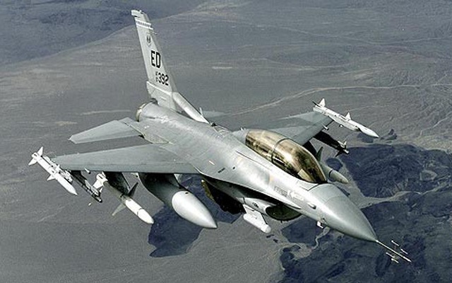 Có thể mua F-16 với giá rẻ ngang... Su-22?