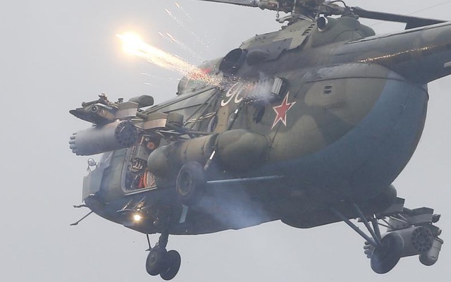 24h qua ảnh: Trực thăng Mi-8 khai hỏa trong cuộc tập trận Nga-Belarus