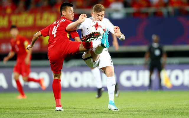 Tại sao U20 Việt Nam không được penalty khi bóng chạm tay cầu thủ U20 New Zealand?
