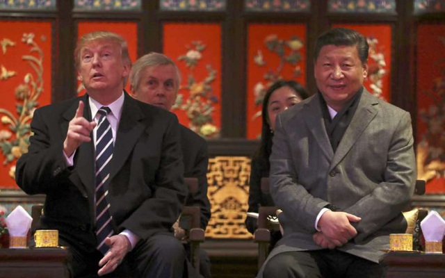 Vừa đến Bắc Kinh, ông Trump đã khoe quà của cháu gái với ông Tập