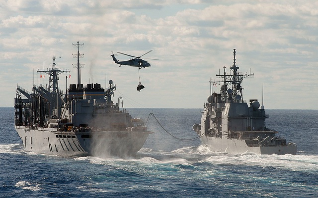 [VIDEO] Quy trình tiếp liệu cho tàu chiến Mỹ trên biển