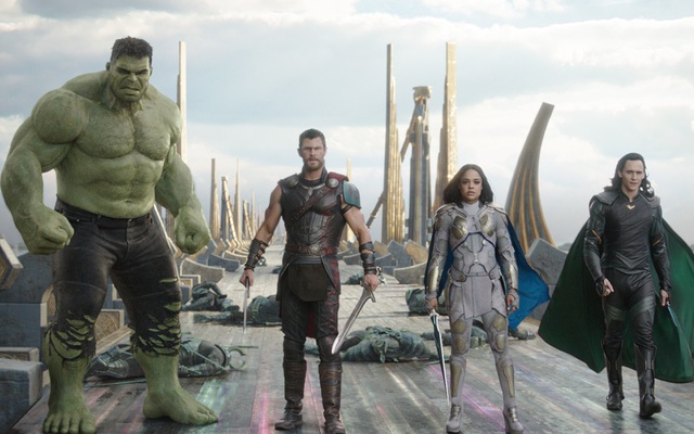 Thor - Ragnarok: Khi Thần Sấm vung búa lên và gây cười!