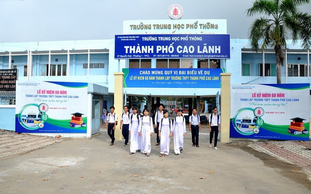 Giáo viên làm lộ đề thi khối 11 bị cho thôi việc