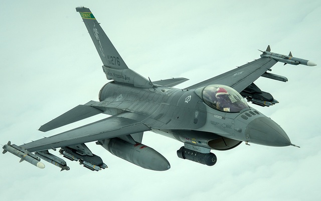 Kinh ngạc: F-16 "hàng bãi" bền... gấp đôi Su-30MK sản xuất mới