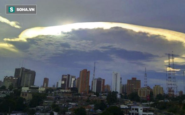Hiện tượng lạ xuất hiện trên bầu trời Venezuela: Tận thế có xảy ra?