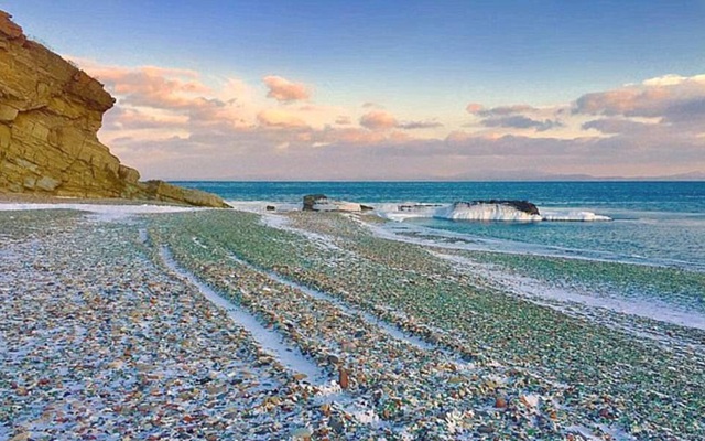 Bãi biển "thiên đường" đẹp như truyện cổ tích ở Nga sắp biến mất hoàn toàn