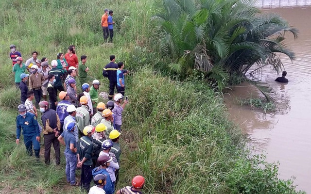 Rủ nhau tắm suối, 3 mẹ con đuối nước thương tâm