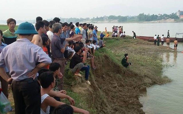 Hà Nội: Câu cá trên sông, 5 học sinh đuối nước tử vong thương tâm