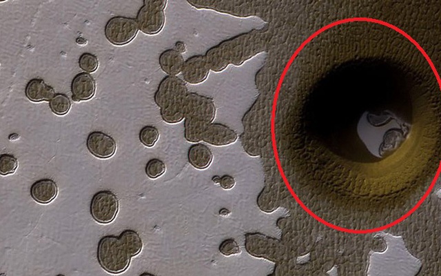 NASA truy tìm bí ẩn hình thành hố sâu kỳ lạ trên sao Hỏa