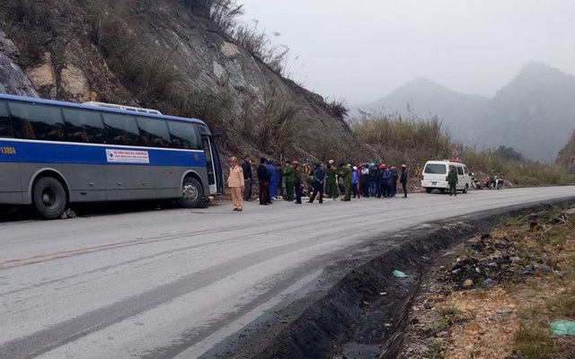 Xe chở học sinh Hà Nội đi du lịch bị tai nạn, 1 người tử vong