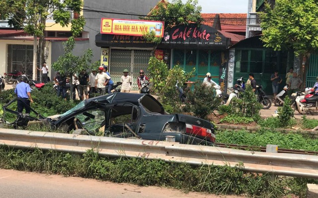 Ô tô bị tàu hỏa hất văng, chủ tịch Hội khuyến học huyện tử vong thương tâm