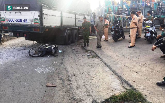 Húc văng dải phân cách lao sang đường, xe tải tông tử vong người đàn ông chạy xe máy