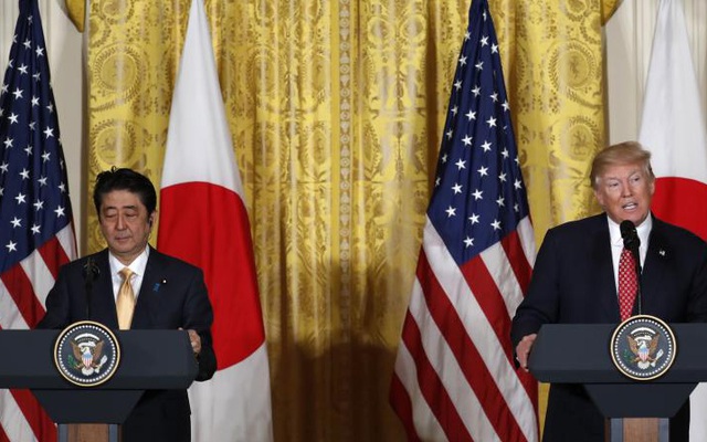 Trump, Abe phản đối vũ lực, cải tạo biển Đông