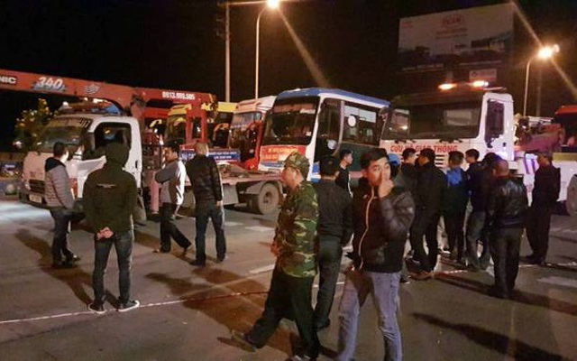 50 xe khách phản đối chuyển tuyến ở Hà Nội bị cẩu đi trong đêm