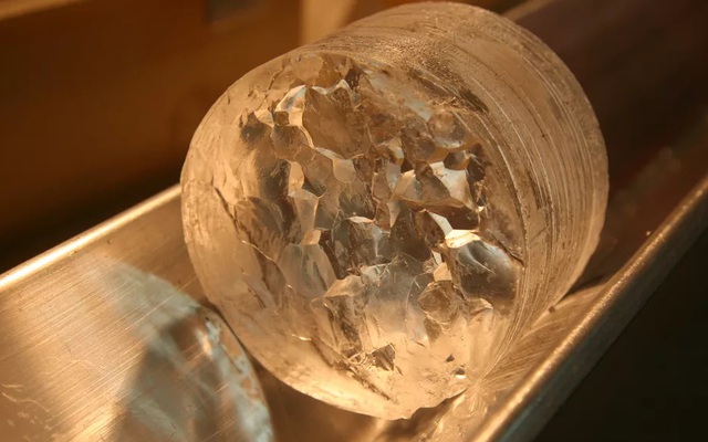 Phát hiện lõi băng 720.000 tuổi có thể "tiên tri" về tương lai của Trái Đất