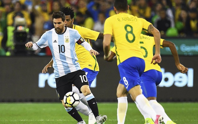 Messi như “người thừa”, Argentina vẫn khiến Brazil nhận kết cục đau đớn