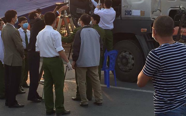 Bắc Ninh: Phát hiện thi thể đang phân hủy trong cabin xe tải