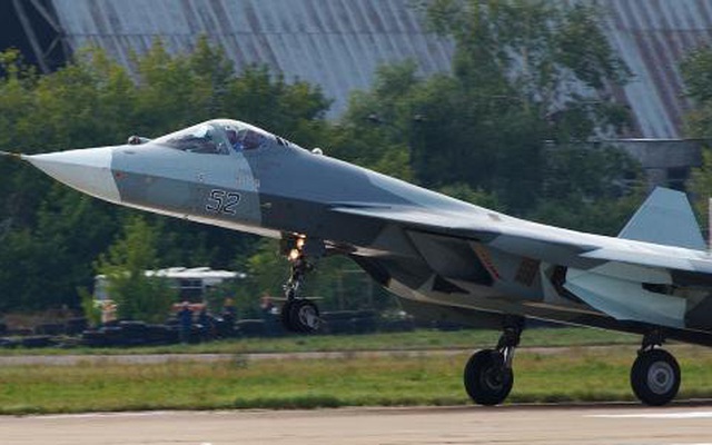 Phương Tây vừa run, vừa chê siêu tiêm kích T-50 PAK-FA