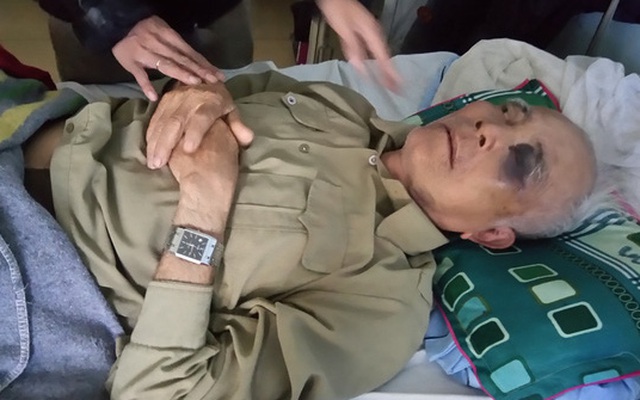 Thầy giáo chửi bới, trèo vào nhà đánh ông bà gần 80 tuổi nhập viện