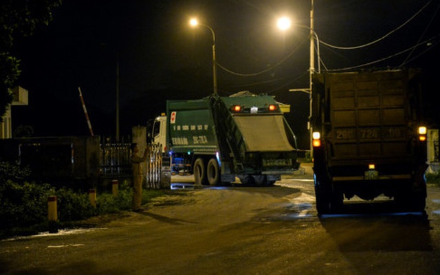 Người dân dỡ lều chặn, đường vào bãi rác Nam Sơn được “thông xe“
