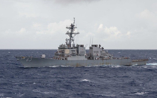 Một quân nhân Mỹ trên tàu khu trục tên lửa mất tích khi tuần tra biển Đông