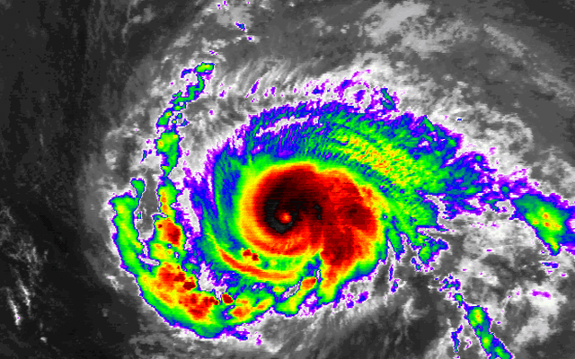 Sau Harvey, Irma là siêu bão "quái vật" sắp tấn công nước Mỹ, tạo sóng cao 3m
