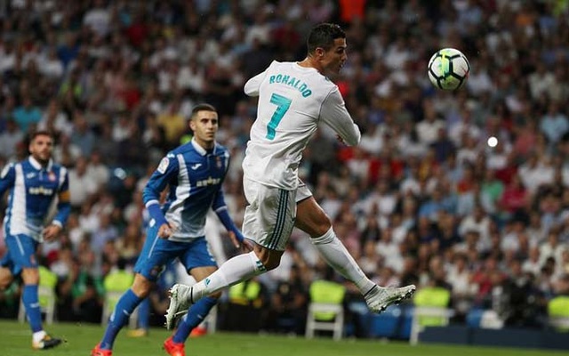 Messi siêu bùng nổ 11 bàn, Ronaldo vẫn "tịt" ở La Liga