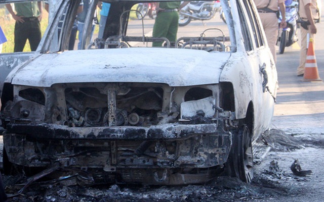 Vụ GĐ tử vong do bị đốt xe: Khôi phục 70 tin nhắn, cuộc gọi từ chiếc điện thoại cháy đen