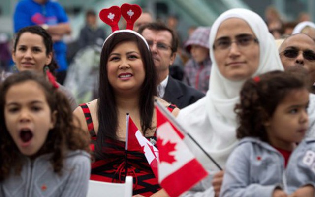 Canada tiếp nhận thêm người nhập cư trong khi Mỹ thắt chặt kiểm soát
