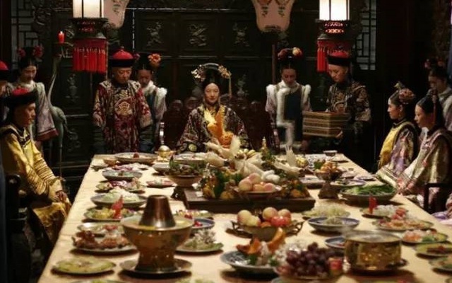Sự thật gây sốc về những bữa yến tiệc thịnh soạn trong phim Trung Quốc
