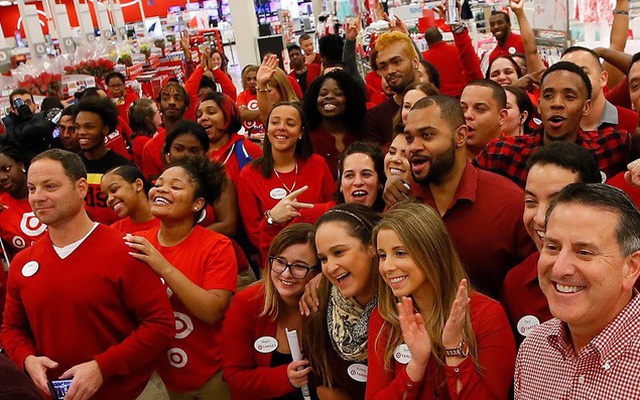 Nhân viên bán hàng bật mí 10 bí mật về Black Friday