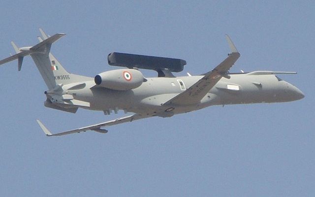 Không quân Ấn Độ nhận máy bay "cây nhà lá vườn" hiện đại