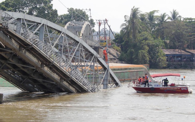 Truy tố 2 người làm sập cầu Ghềnh, giao thông tê liệt 3 tháng