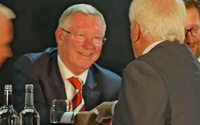 Man Utd sa thải bạn thân của Sir Alex vì quấy rối đồng nghiệp nữ