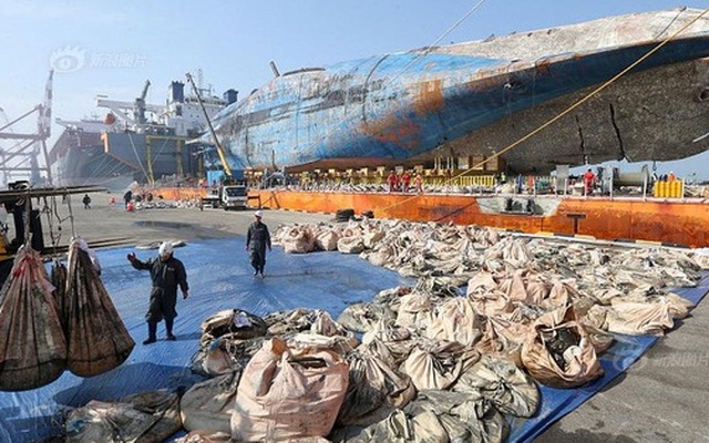 Những di vật được tìm thấy trong xác phà Sewol sau 3 năm chìm dưới đáy đại dương