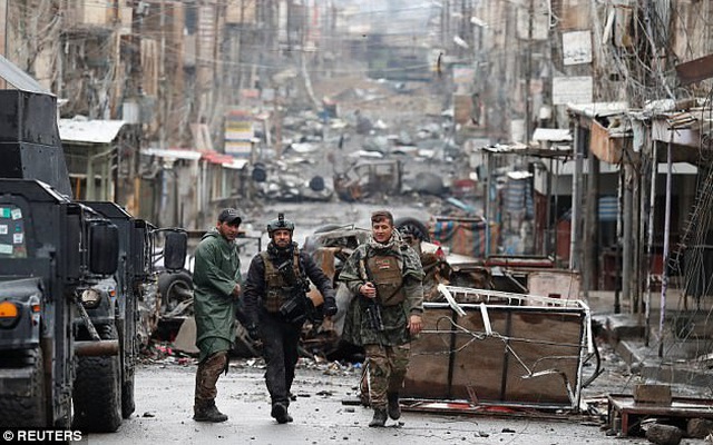 Thủ lĩnh IS dùng 17 xe bom và 300 chiến binh mở đường máu chạy khỏi Mosul