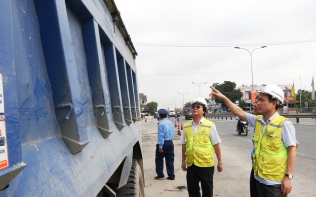 Cục trưởng QLĐB III “xuống đường”, xử nghiêm xe quá tải