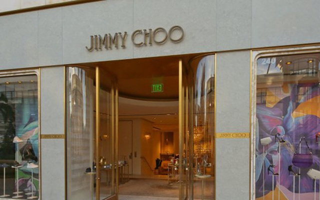 Thương hiệu giày dép xa xỉ Jimmy Choo rao bán mình