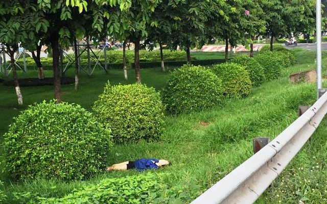 Người phụ nữ chết bất thường trong công viên ven quốc lộ 1